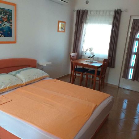 Apartments Vila Ana Vir Extérieur photo