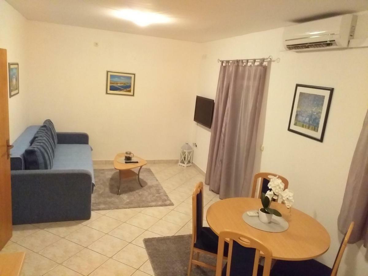 Apartments Vila Ana Vir Extérieur photo