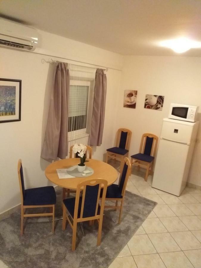 Apartments Vila Ana Vir Extérieur photo