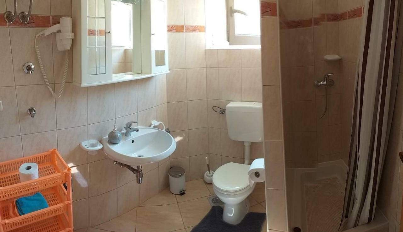 Apartments Vila Ana Vir Extérieur photo