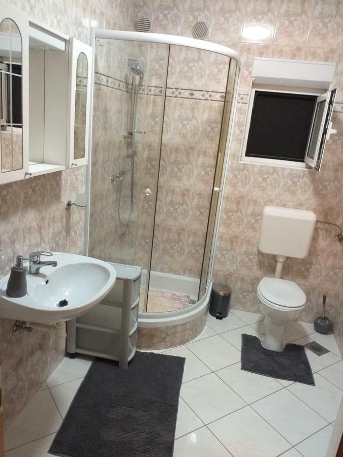 Apartments Vila Ana Vir Extérieur photo