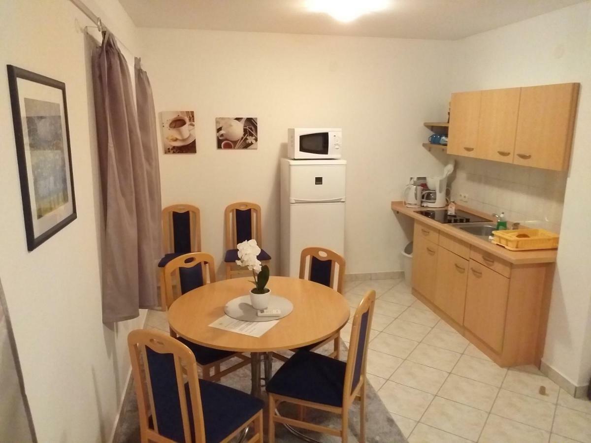 Apartments Vila Ana Vir Extérieur photo
